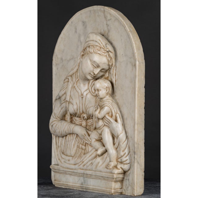 Contemporary Madonna and Child in Marble For Sale - Image 3 of 6