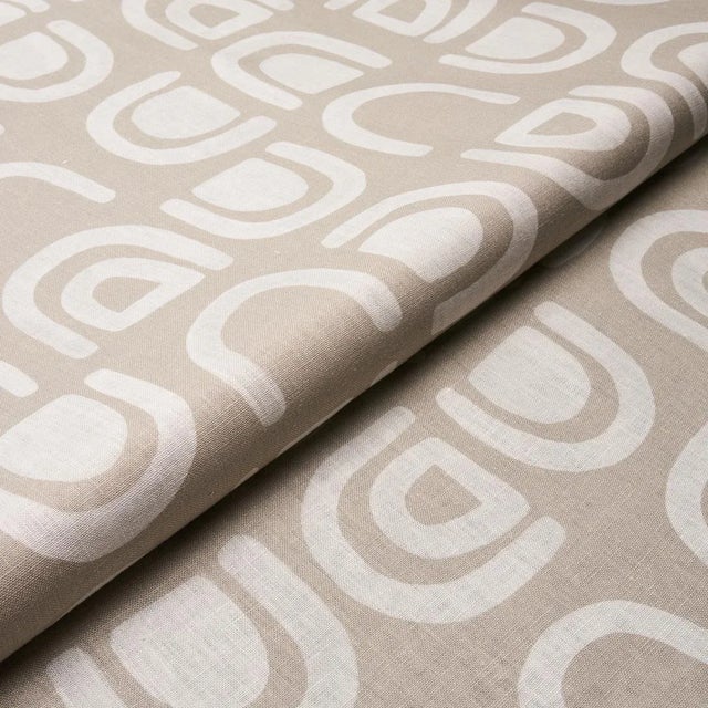 Schumacher Sample - Schumacher X Hadiya Williams Threshold Printed Linen Fabric in Ginger For Sale - Image 4 of 5