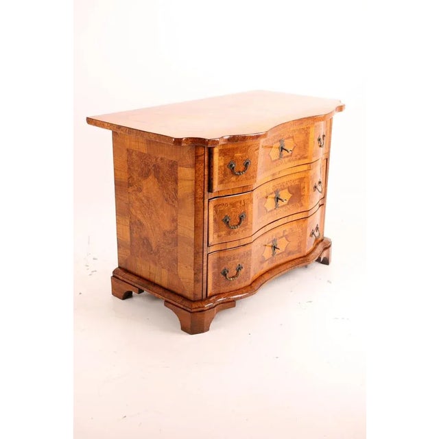 Brown Baroque Chest of Drawers in Walnut, 1750s For Sale - Image 8 of 17