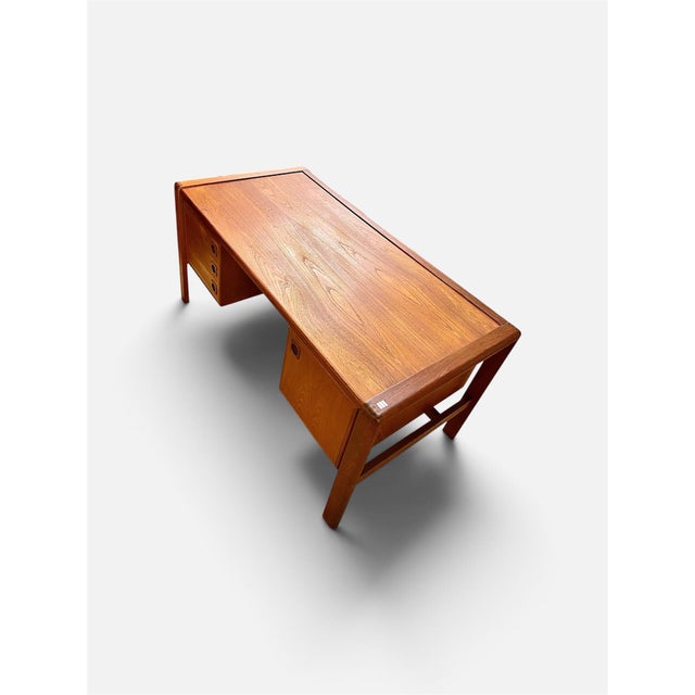 Scandinavian Teak Desk by H.P. Hansen, Denmark, 1960s, in Flawless conditions. Designed 1960 to 1969