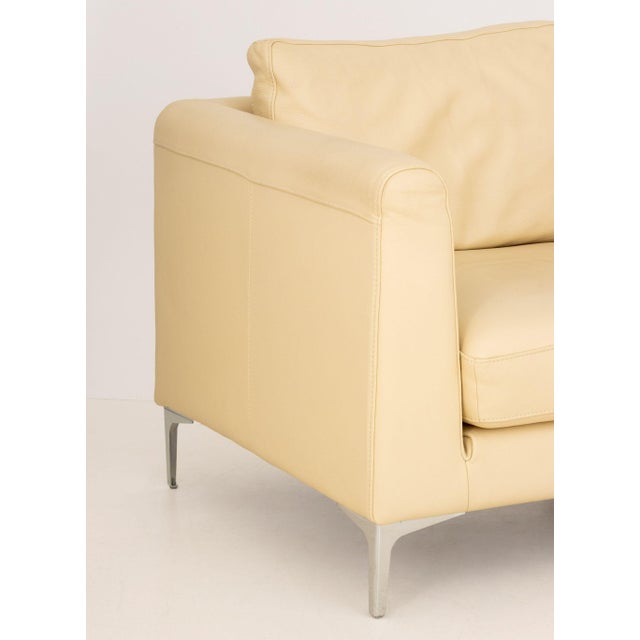 Early 21st Century Pair of Nicoletti Off-White Leather Upholstered Club Chairs For Sale - Image 5 of 8