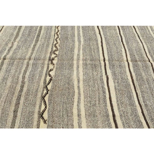 Mid 20th Century Mid 20th Century White & Gray Vintage Kilim Rug For Sale - Image 4 of 7