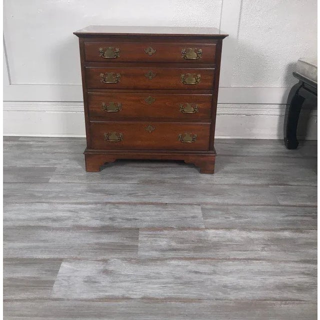 1960s Traditional Solid Pennsylvania Cherry Small Bachelors Chest For Sale In Philadelphia - Image 6 of 10