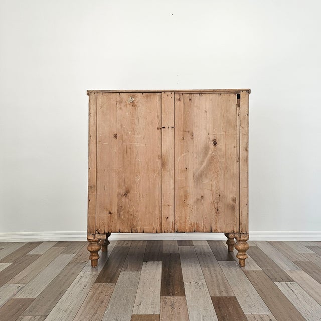 Antique English Pine Chest of Drawers (Dresser)with Dark Knobs - Circa 1870 For Sale - Image 17 of 18