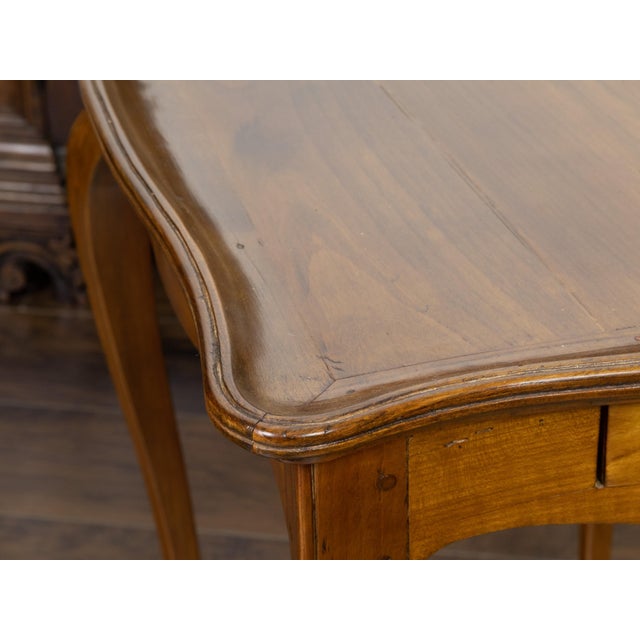 Brown French 19th Century Louis XV Style Walnut Side Table with Serpentine Tray Top For Sale - Image 8 of 9