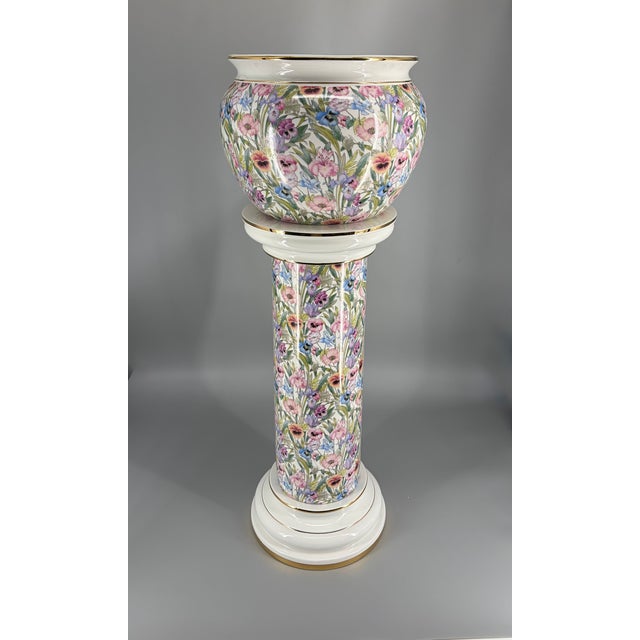 A plant stand * Large, bulbous planter with matching stand * Made of ceramic * Chintz pattern, floral embellishment *...
