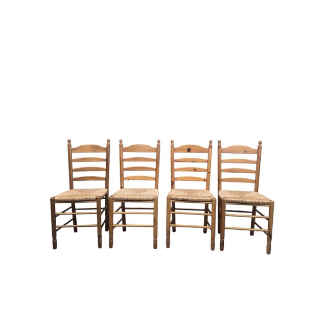 Vintage French Country Rush Seat Ladder Back Dining Chairs in Pine – Set of 4 A charming set of four French Country ladder...
