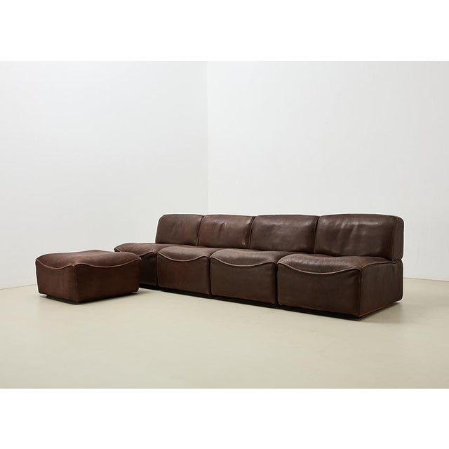 Fantastic modular leather sofa, model DS-15, made by De Sede Switzerland 1970s. This sought-after sofa is crafted in...