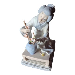 Vintage Lladró "Japanese Girl Decorating" Matte Porcelain Figurine - Model #4840 (Jg) For Sale