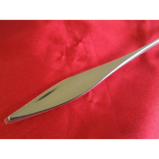 This is a set of 6 Reed & Barton sterling silver teaspoons in the 'Lark' pattern. 6 3/8" in length. Weighing...