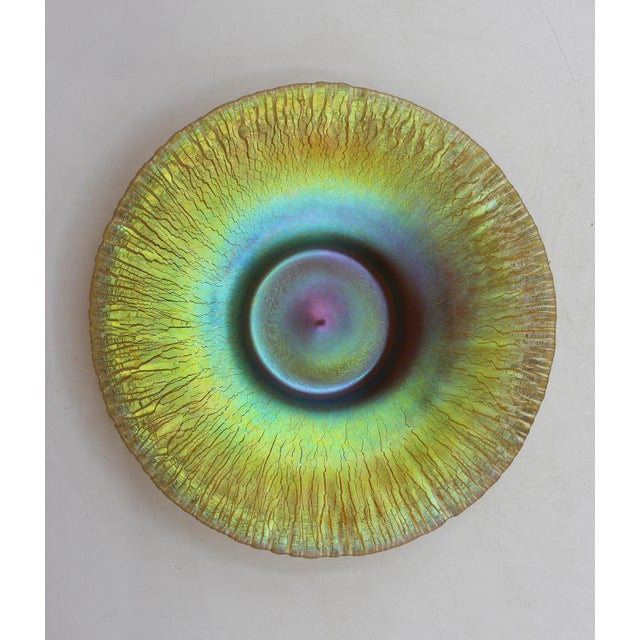 Circa 1910 American Set of Four Quezel Iridescent Gold Art Glass Finger Bowls and Undertrays For Sale - Image 4 of 13