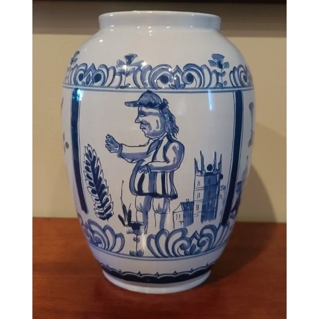 J.J. Pieter Oud Williamsburg Delft Large Vase Made by Oud in Holland C 49 "London Jar" For Sale - Image 4 of 6