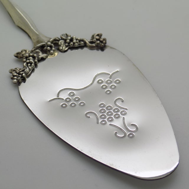Vintage Italian Silver 800 Cake Server with Grape Design by Conti Marco, Arezzo, 1970s For Sale - Image 3 of 13