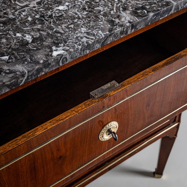 Neoclassical Commode in Mahogany For Sale - Image 5 of 9