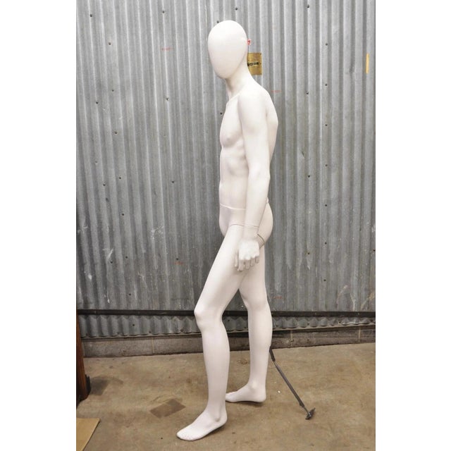 Late 20th Century Male Fiberglass White Matte Finish Full Body Display Mannequin by Almax (A) For Sale In Philadelphia - Image 6 of 12