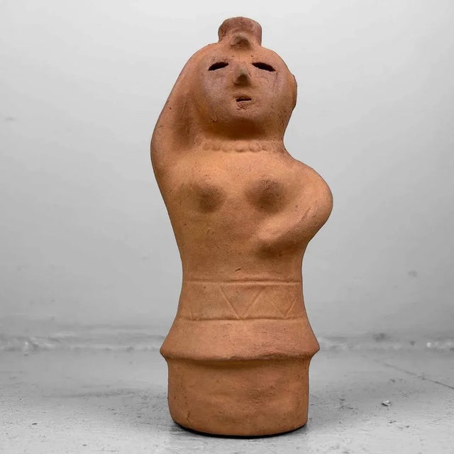 Unglazed Terracotta Figurine of Woman Carrying Water, Miyazaki, Japan, 1960s For Sale - Image 9 of 9