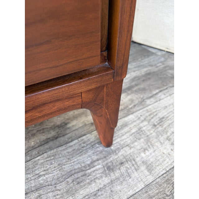 Fully Refinished Mid Century Modern Sculpted Highboy Dresser. Circa 1960s. For Sale - Image 12 of 18
