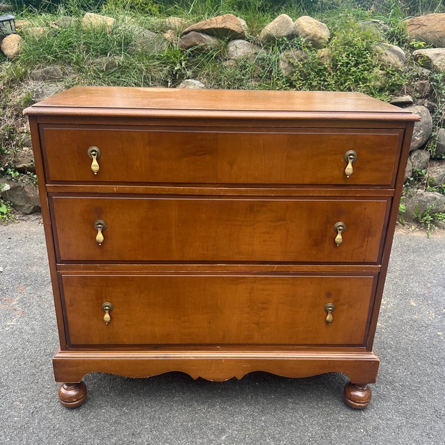 Traditional Antique Maple Wood Dresser With Teardrop Brass Hardware Chest of Drawers For Sale - Image 3 of 11