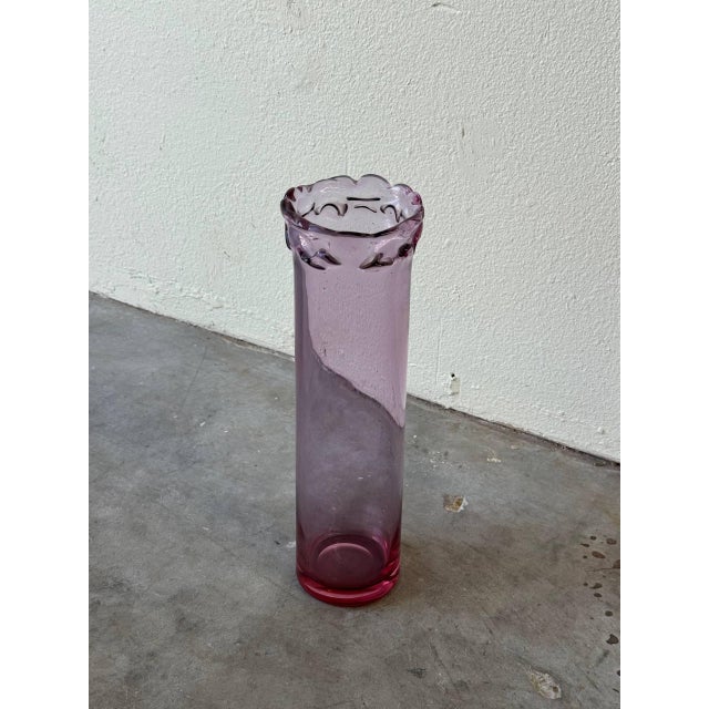 Mid-Century Modern Danish Hand-Blown Pink Art Glass Vase With Ruffled Rim by Christer Holmgren for Holmegaard For Sale - Image 3 of 8