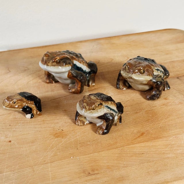 Vintage Hirado Style Japanese Ceramic Toads in Varying Sizes, Set of Four (4) For Sale In Los Angeles - Image 6 of 6