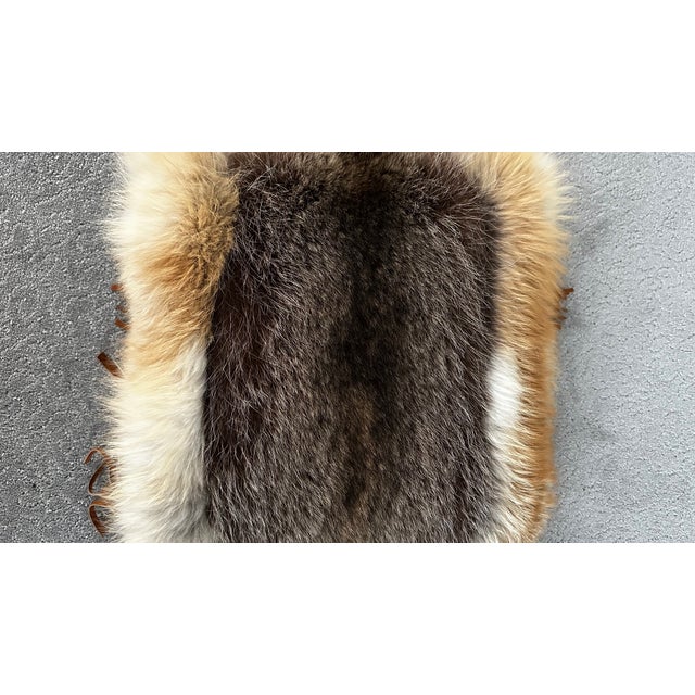 These pillows are in excellent condition. Warm and stylish, they will bring a striking style to your room. They have brown...