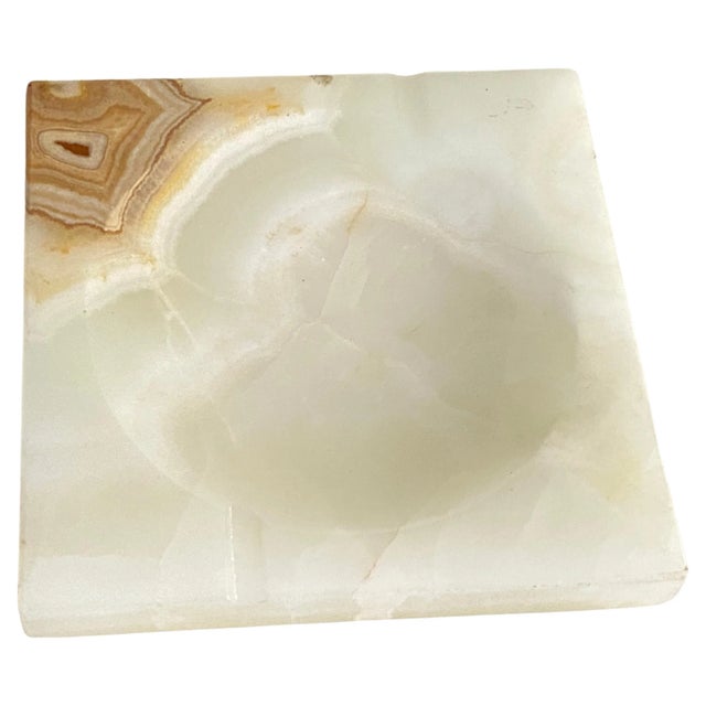 This Ashtray or vide Poche, is in Onyx with a White and Brown color. It has been made in Italy Circa 1960. The shape is...