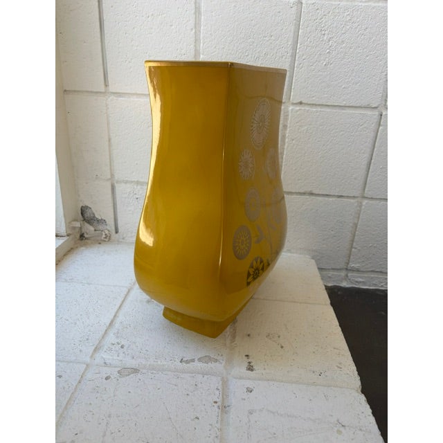 Yellow/gold vase, excellent condition