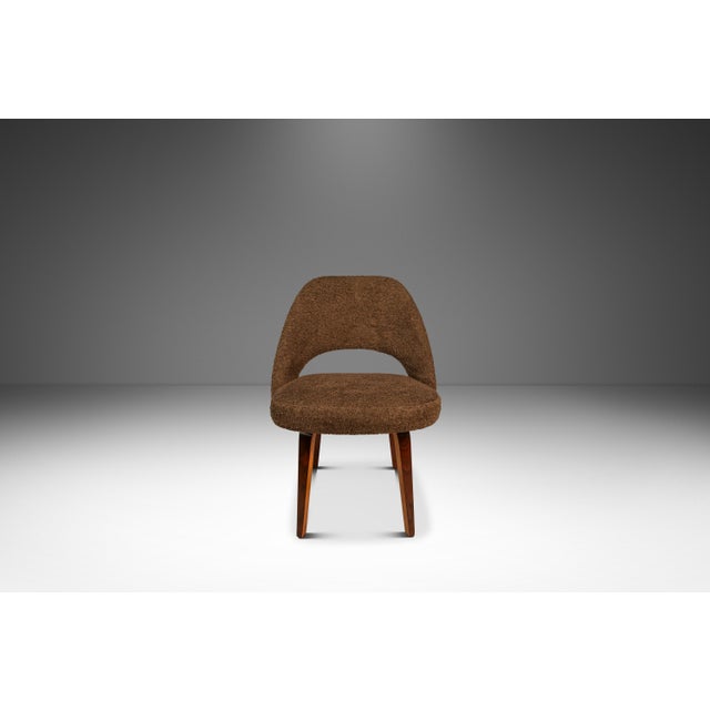 Mid-Century Modern Set of Four (4) Early Mid-Century Modern Model 72c Armless Executive Chairs in New Bouclé Attributed to Eero Saarinen for Knoll, Usa, C. 1967 For Sale - Image 3 of 18