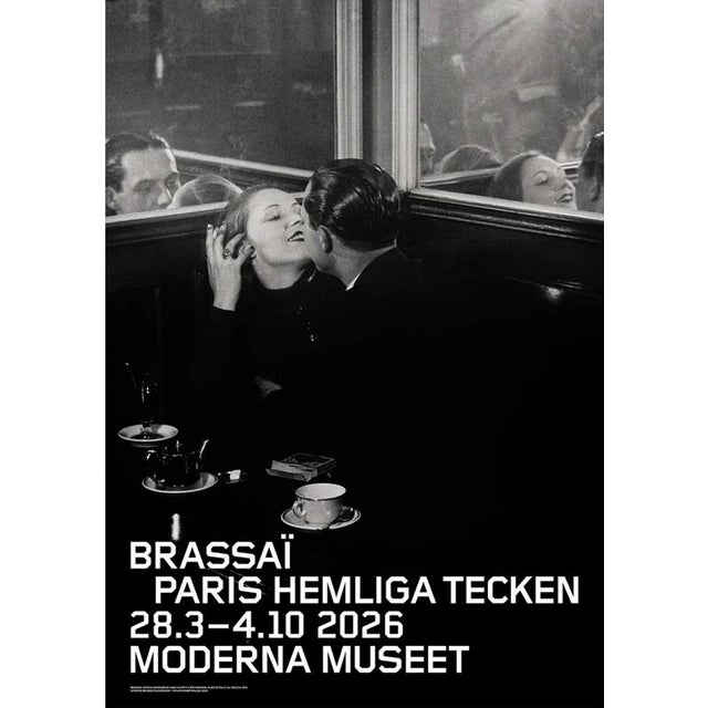 Brassai Couple d'Amoureux Dans Un Petit Café (Quartier Italie) Official Exhibition Poster Dimensions: 27,5 x 39,3 in / 70...