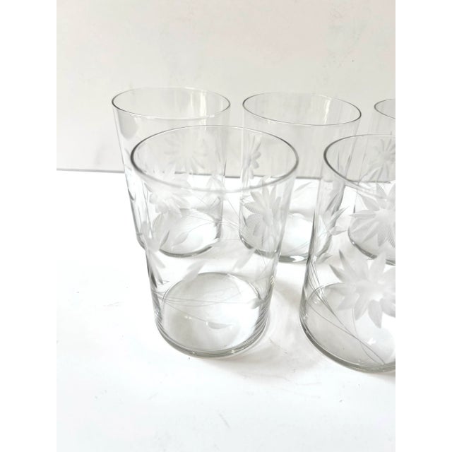 Floral Etched Glass Tumblers – Vintage Juice Glasses Set of 7, Mid Century Drinkware For Sale In Louisville - Image 6 of 12