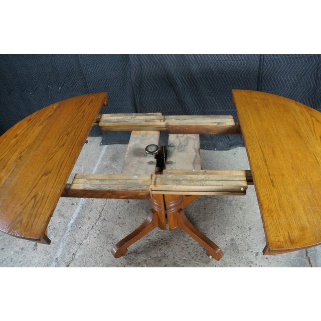 Antique American Classical Victorian Scrolled Oak Round Extendable Dining Table For Sale - Image 9 of 18