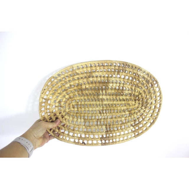 French Provincial 1970s Handmade Coiled Straw Raffia Oval Large Placemats- Set of 5 For Sale - Image 3 of 5
