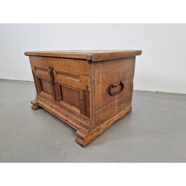 Brutalist Trunk in Oak, 1800 For Sale - Image 6 of 18
