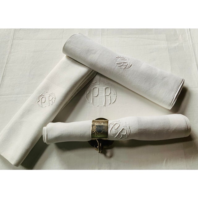 1890s French Linen Tablecloth & Napkins With Art Nouveau "Pr" Monogram For Sale - Image 4 of 9