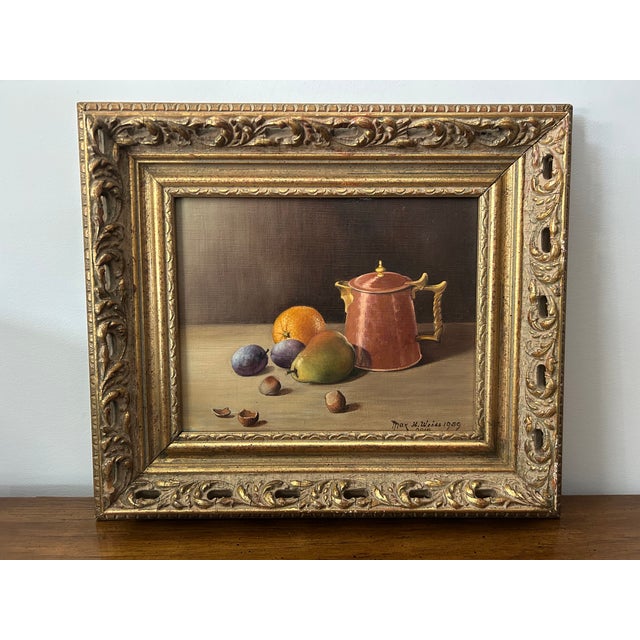 1959 Max H. Weiss Original Still Life Oil Painting – Fruit & Copper Teapot in Ornate Gold Carved Frame For Sale - Image 6 of 12