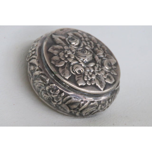 Small Sterling Silver Round Pill Snuff Trinket Lidded Box Embossed Florals 5092b For Sale - Image 4 of 16