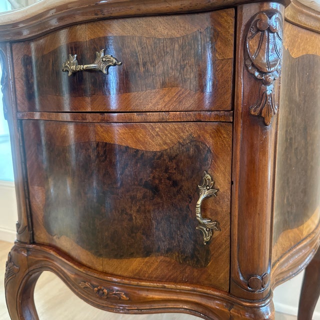 1930s 1930s French Provincial Marble-Top Nightstand – Elegant Louis XV Revival For Sale - Image 5 of 7