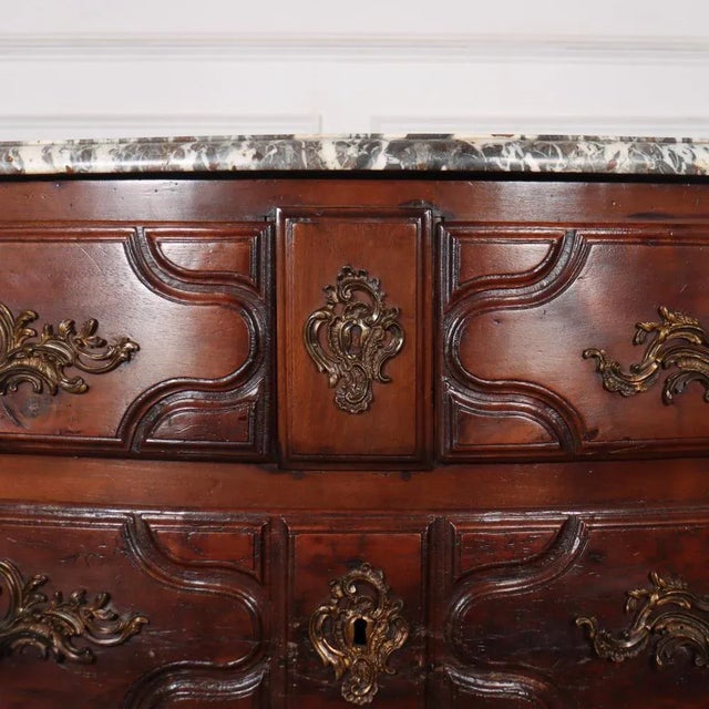 18th Century French Serpentine Commode For Sale - Image 3 of 11
