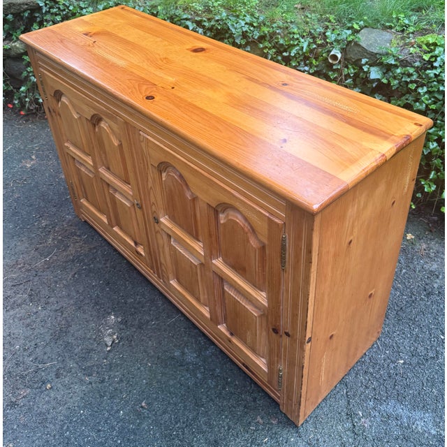 Thomasville Thomasville “Replicas 1800” Solid Pine Rustic Farmhouse Sideboard For Sale - Image 4 of 12