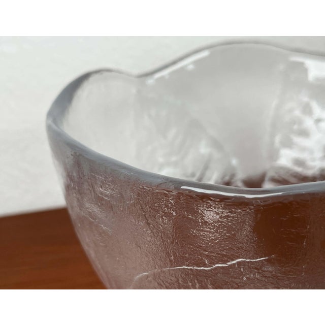 Large Vintage Swedish Glass Bowl with Floral Decor by Ann Wärff for Kosta Boda, 1970s For Sale - Image 5 of 14
