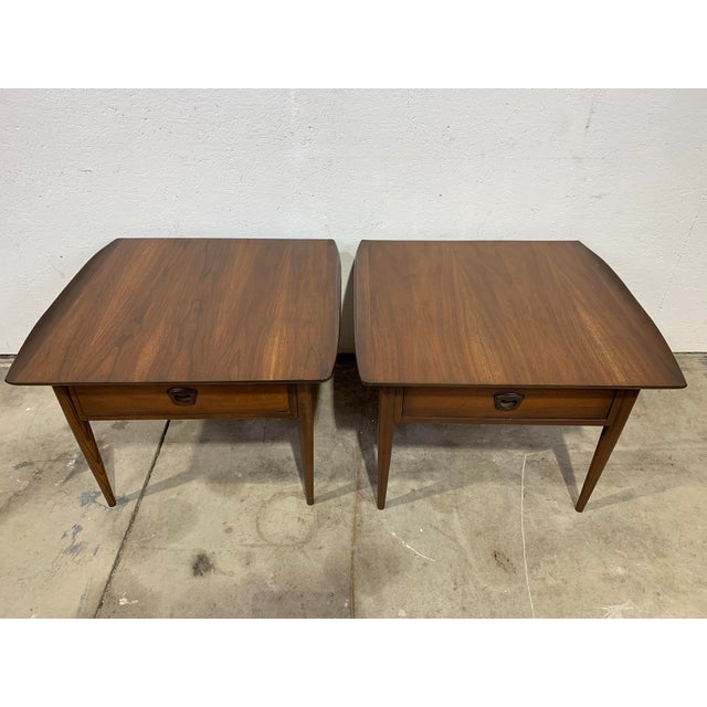 Mid Century Modern Artisan Side Tables By Bassett A Pair Chairish