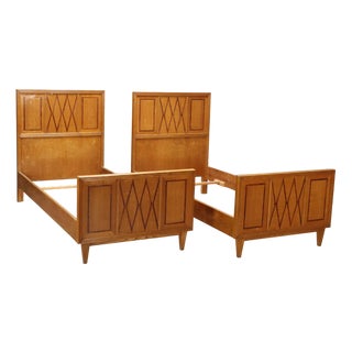 Vintage Beds in Oak Veneer, Italy, 1940s-1950s, Set of 2 For Sale