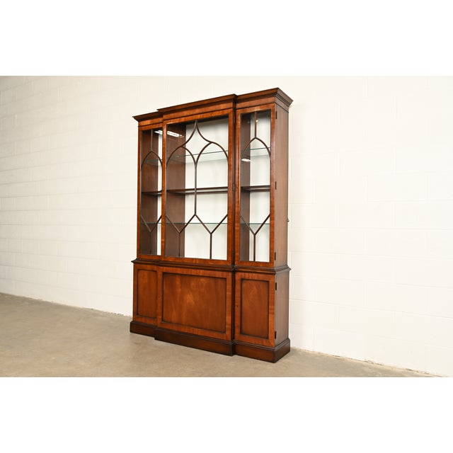 English Kittinger Georgian Carved Mahogany Lighted Breakfront Bookcase Cabinet, Circa 1960s For Sale - Image 3 of 11