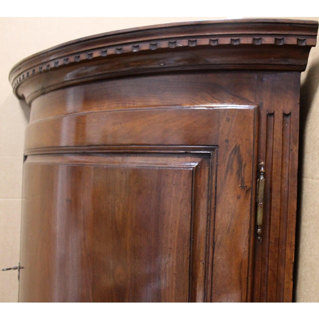 Italian Louis XVI Corner Cabinet in Walnut For Sale - Image 15 of 17