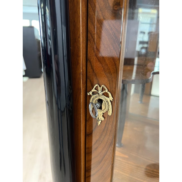 Biedermeier Vitrine in Walnut & Brass with Three Sides Glazed, South Germany, 1830 For Sale - Image 11 of 18