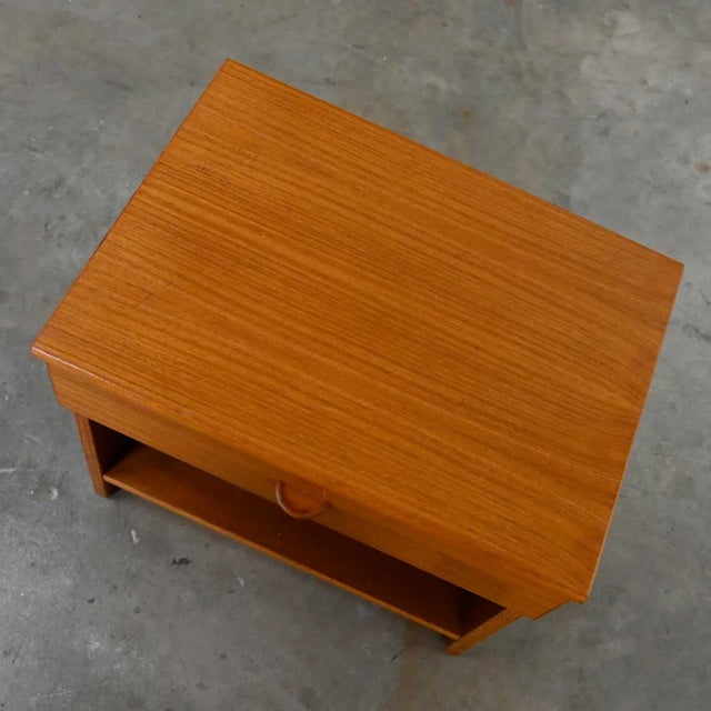 Late 20th Century Scandinavian Modern Teak Nightstand End Table Cabinet With Drawer by FBJ Mobler For Sale - Image 4 of 13
