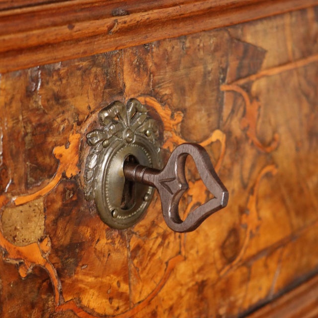 Antique Baroque Chest of 4 Drawers in Walnut, 18th Century For Sale - Image 6 of 13