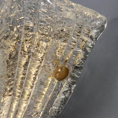 Shell-Shaped Gilt Murano Glass Sconce For Sale - Image 9 of 10