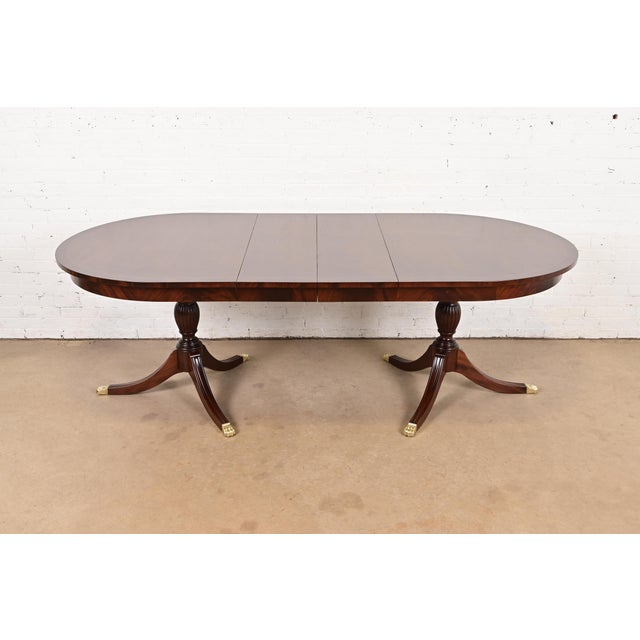 English Henkel Harris Georgian Banded Mahogany Double Pedestal Extension Dining Table, Newly Refinished For Sale - Image 3 of 15
