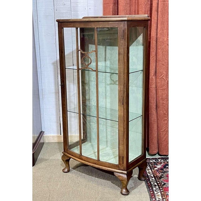 English Walnut Display Cabinet, 1950s, in Good conditions. Designed 1950 to 1959